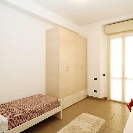 Spacious And New In Citta Studi 公寓